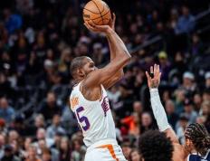 玩加电竞-杜兰特回归赛场，高光表现首场状态亮眼，西班牙队观众沸腾！的简单介绍