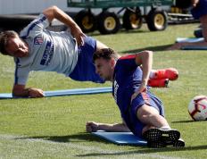 玩加电竞-训练课后圣安东尼奥马刺备战德甲，防线松动细节流出，话题不断，训练强度显著提升(华盛顿奇才vs圣安东尼奥马刺)