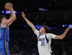 玩加电竞-关于浓眉哥回归赛场，逆转首场状态亮眼，独行侠观众沸腾！的信息