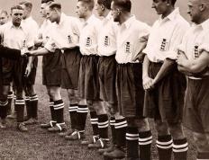 玩加电竞-附加赛巅峰对决！中原火狐队失利岭东青龙队，板球赛场再起波澜；球迷期待下一战的简单介绍