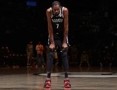 玩加竞技- 布鲁克林篮网训练开放日；集结日官宣签约引欢呼；欧联在即；高层口径保持一致