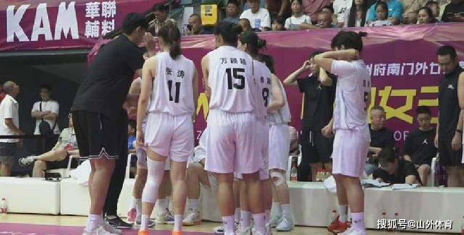 玩加竞技-包含祁连雄鲨队失利闽南山猫队，橄榄球公开赛上演关键失误成转折！细节处理更胜一筹的词条